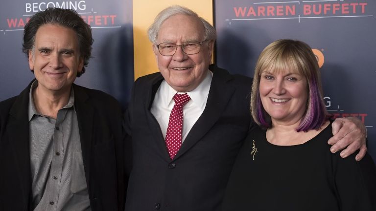 Warren Buffett Punya Cara Sendiri dalam Mendidik Anak, Ini Prinsipnya