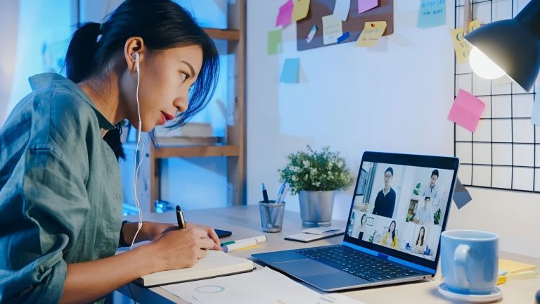 Cara Mengatur Keuangan Freelancer agar Tetap Aman Meski Penghasilan Tak Menentu