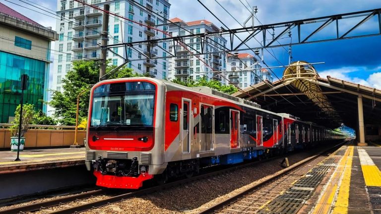 Dukung Operasional KRL Jabodetabek, KAI Properti Rawat 513,9 Kilometer Jaringan LAA