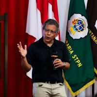 Rocky Gerung Dukung Habis-habisan MBG dan  Kopdes Merah Putih: yang Menolak Berarti Pro Kapitalisme!