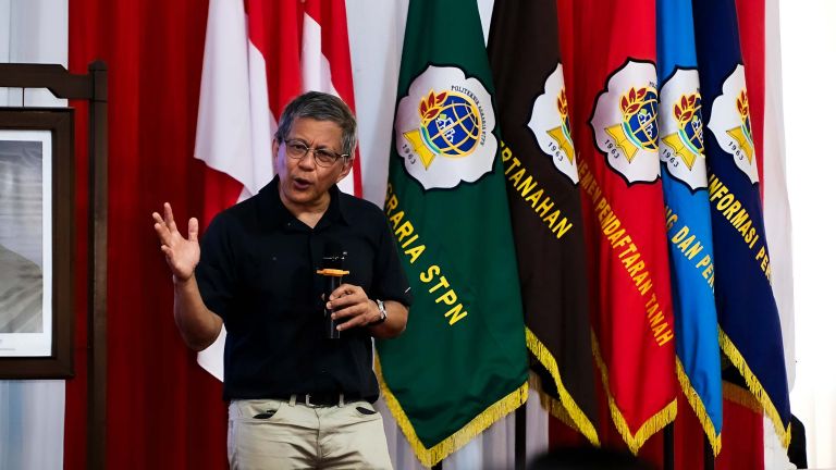 Rocky Gerung Dukung Habis-habisan MBG dan  Kopdes Merah Putih: yang Menolak Berarti Pro Kapitalisme!