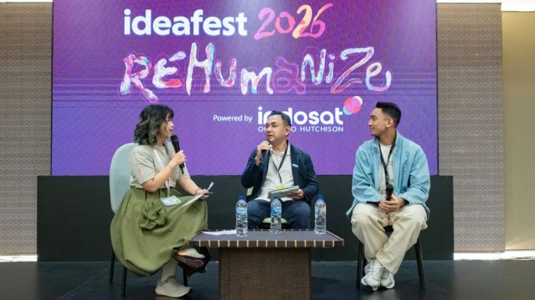 Kebanyakan Doomscrolling Bikin Capek? AQUA Ajak Gen Z Belajar Jadi 'Kaum Adem'
