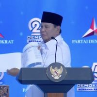 Pamer Teks Pidato Berlembar-lembar di HUT Demokrat, Prabowo: Saya Bicara dari Hati Kok...