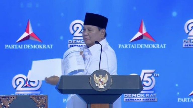 Pamer Teks Pidato Berlembar-lembar di HUT Demokrat, Prabowo: Saya Bicara dari Hati Kok...