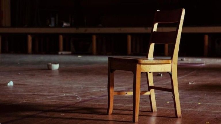 Candaan Tarik Kursi Bisa Berujung Fatal, Pakar Ingatkan Hal Ini