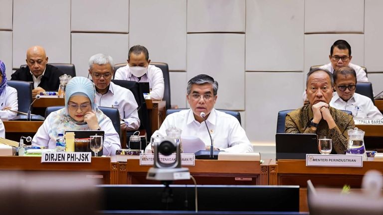 Pemerintah Serahkan DIM RUU Pelindungan Ketenagakerjaan kepada DPR
