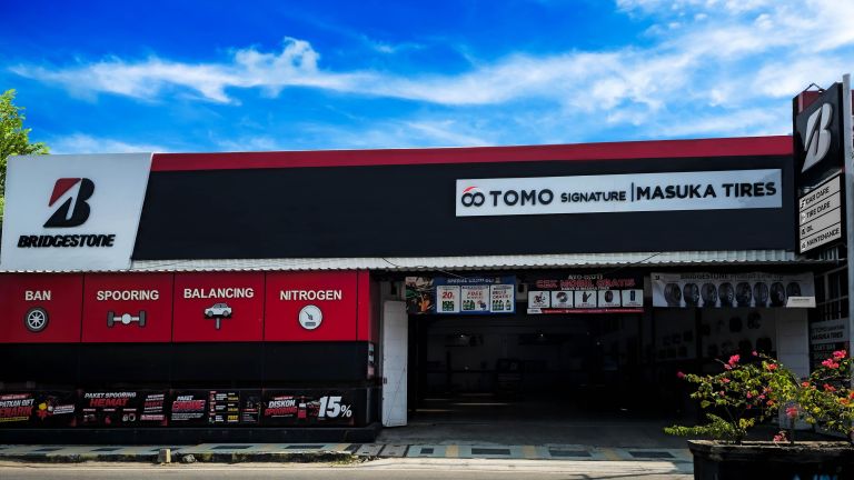 Bridgestone Indonesia Resmikan TOMO Signature Masuka Tires Madiun, Pertama di Jatim