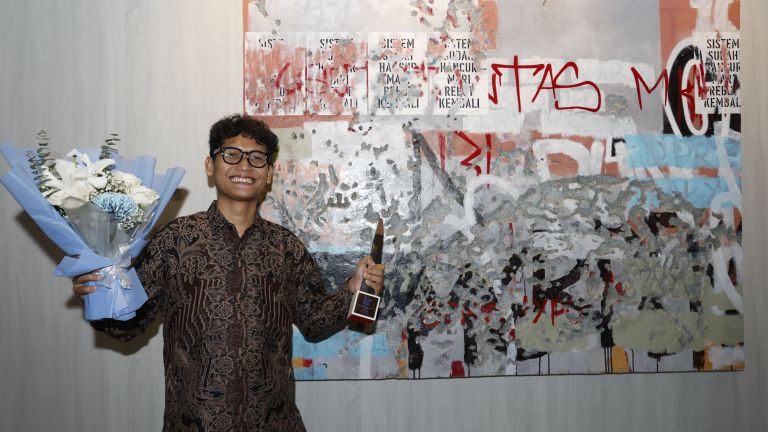 Menangkan 16th UOB Painting of the Year (Indonesia), Lukisan Berjudul Urban Realism Layers Siap 'Bertarung' di Asia Tenggara