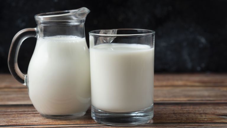 Mau Ganti Susu Sapi ke Nabati? Coba Pilih 3 Jenis Susu Tinggi Protein Ini!