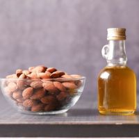 Minyak Almond Bisa Hilangkan Mata Panda, Benarkah?