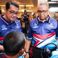 Wamenaker Dorong Peningkatan Kompetensi Teknisi Ponsel