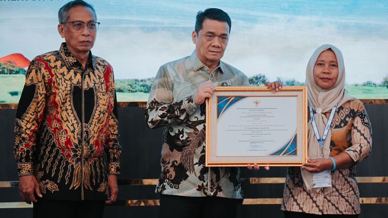 Perempuan Pulau Obi Berdaya dari Kebun, Ini Kisah Mama Nia Jadi Local Hero
