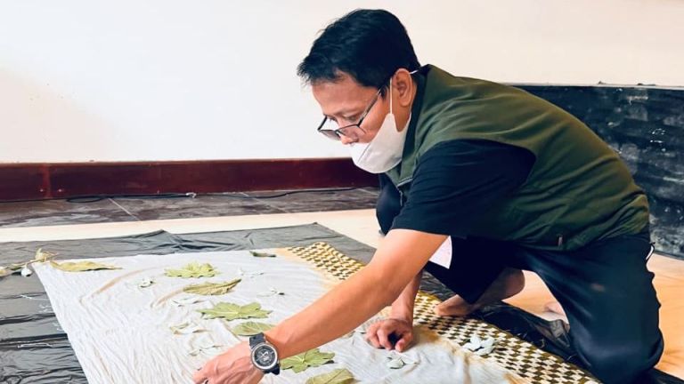 Mexolie Hotel Kebumen Ajak Warga Sulap Limbah Linen Bekas Jadi Kriya Cantik, Bisa Cuan!