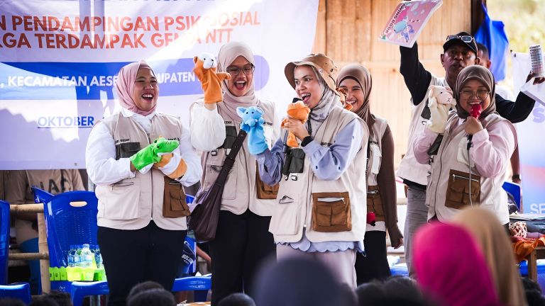 Sobat Sehat dan Iluni FKM UI Lakukan Pendampingan Psikososial Pascagempa Nagekeo