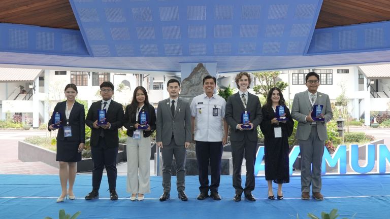 Cetak Calon Pemimpin Masa Depan, 301 Pelajar dari 31 Provinsi Ikuti AYIMUN Presents Taruna Nusantara MUN 2026
