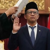 Ramai-ramai Bela Rocky Gerung