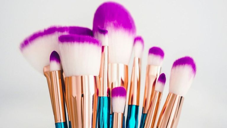 5 Kuas Makeup yang Wajib Dimiliki Pemula dan Fungsinya