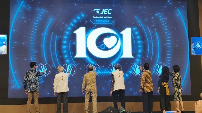 Tribute 101 Tahun Pandji Wisaksana, Gerakan Matahati Gelar Operasi Katarak Gratis untuk 101 Pasien