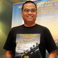 Berkenalan dengan Novelis Donny Dhirgantoro, Yuk Intip Profil dan Jejak Kariernya!