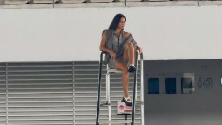 Intip Gaya Zendaya yang Memadukan Sentuhan Feminin dan Sporty dalam Koleksi Terbaru