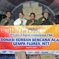 Unicharm Bantu Penyintas Gempa Flores dengan Produk Sanitasi Esensial