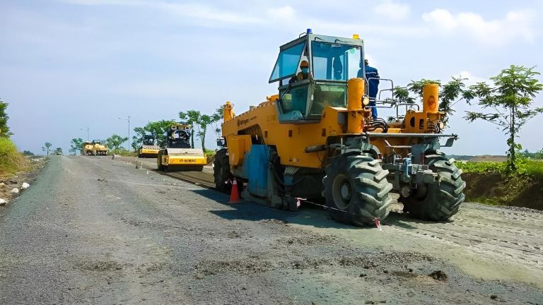 PT Aplikasi Bitumen Indonesia Lanjutkan Pekerjaan Double Chipseal Tahap II