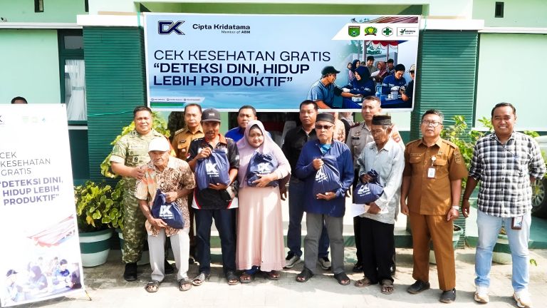 Cipta Kridatama Bagikan Sembako dan Cek Kesehatan Gratis