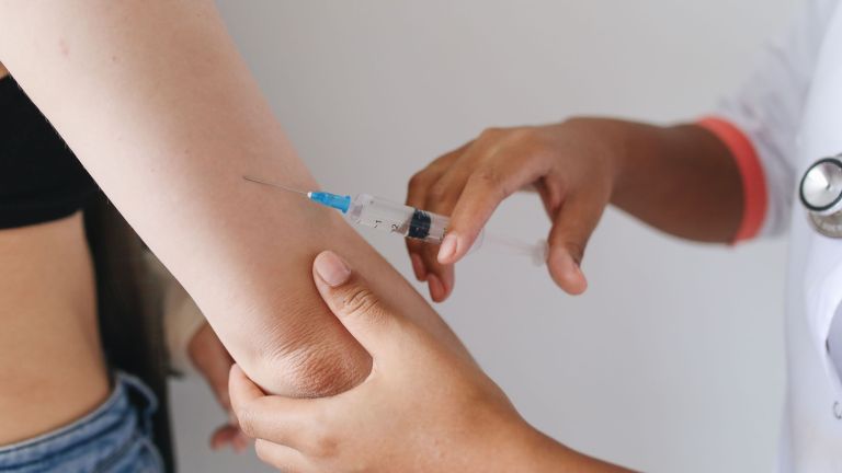 Vaksin HPV Jadi Bagian dari Self-Care, Ini Manfaat dan Hal yang Perlu Diketahui Anak Muda