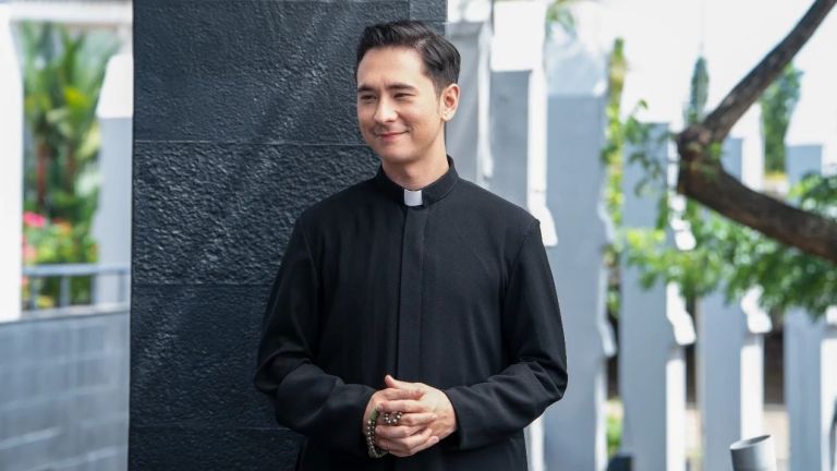 Perankan Pastor di Sekuel Film ‘Kuasa Gelap’ , Intip Profil dan Jejak Karier Jerome Kurnia