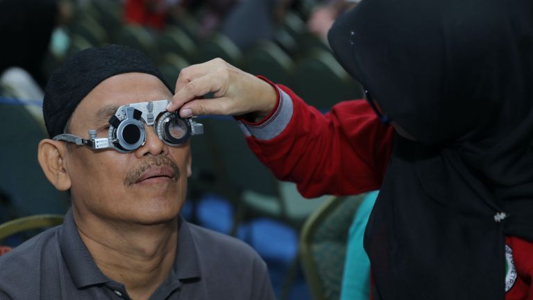 JEC dan Syafana Islamic School Gelar Pemeriksaan Mata Gratis