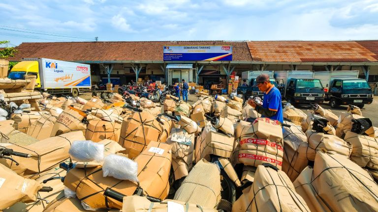 KAI Logistik Distribusikan 122 Ribu Unit Sepeda Motor hingga Triwulan III 2026
