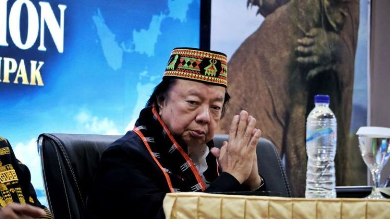 Salurkan Bantuan untuk Masyarakat Terdampak Gempa Flores, Tahir: Saya Merasa Diberkati Berada di Tengah Kalian Semua