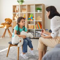Anak Sulit Fokus dan Mengikuti Instruksi, Kapan Perlu ke Psikolog atau Terapis Okupasi?