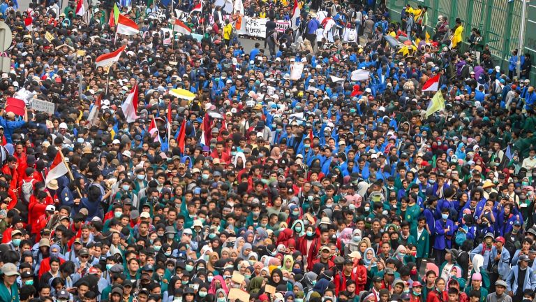 Dokter Tirta Kritik Anggapan Demo Mengganggu: Jangan Lupakan Sejarah Reformasi!