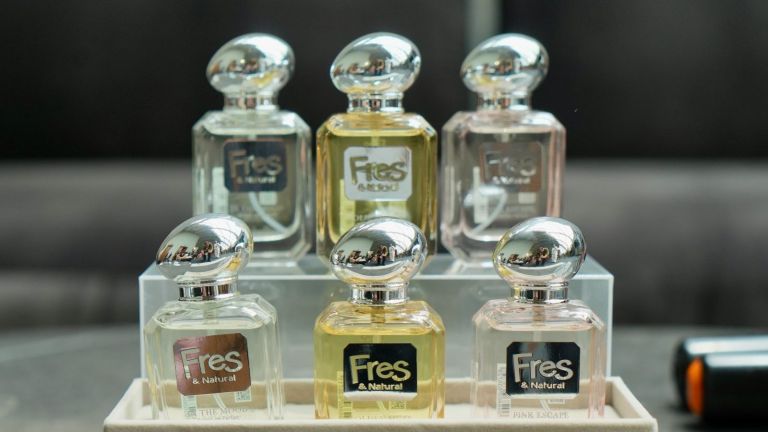 Gandeng Desainer Lokal, Fres & Natural Hadirkan Extrait de Parfum Series: Ketika Fragrance dan Fashion Berpadu Jadi Simbol Ekspresi Diri