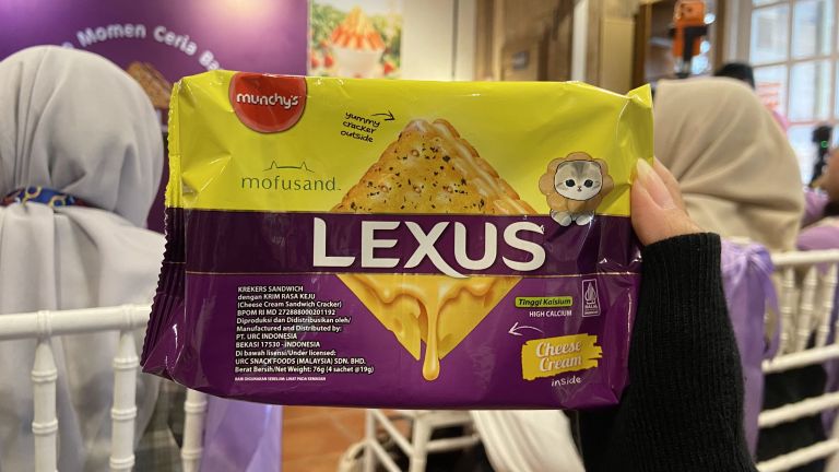 Intip Kemasan Spesial Biskuit Lexus Edisi Mofusand