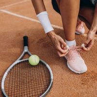 5 Rekomendasi Merek Sepatu Tenis Affordable, Cocok untuk Pemula!