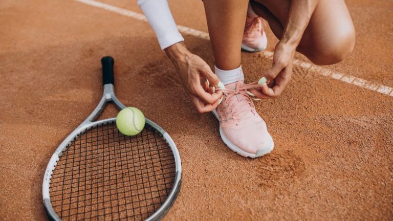 5 Rekomendasi Merek Sepatu Tenis Affordable, Cocok untuk Pemula!