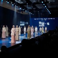 Wastra Nusantara Unjuk Gigi di IN2MOTIONFEST X JMFW, Desainer dari 10 Negara Ikut Berkolaborasi