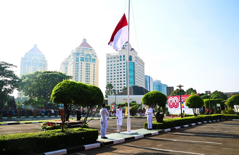 Upacara bendera yang berlangsung pada 17 Agustus 2025 di area Hotel Borobudur Jakarta diikuti oleh lebih dari 400 peserta yang terdiri dari tamu VIP, jajaran manajemen, seluruh karyawan, serta tamu hotel