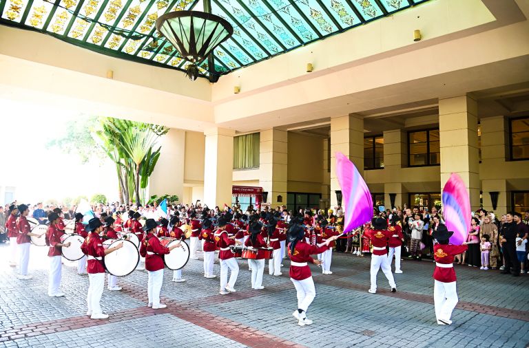 Pawai Nusantara di Hotel Borobudur Jakarta pada Minggu (17/8/2025) turut dimeriahkan oleh atraksi marching band dari SMK Negeri 27 Jakarta