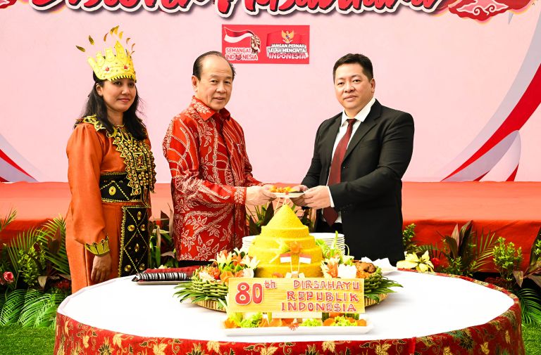 Perlombaan Nusantara hadir meramaikan semarak kemerdekaan di Hotel Borobudur Jakarta dengan berbagai kegiatan seru, mulai dari ragam perlombaan, prosesi keruk tumpeng, fashion show, hingga penampilan tarian tradisional