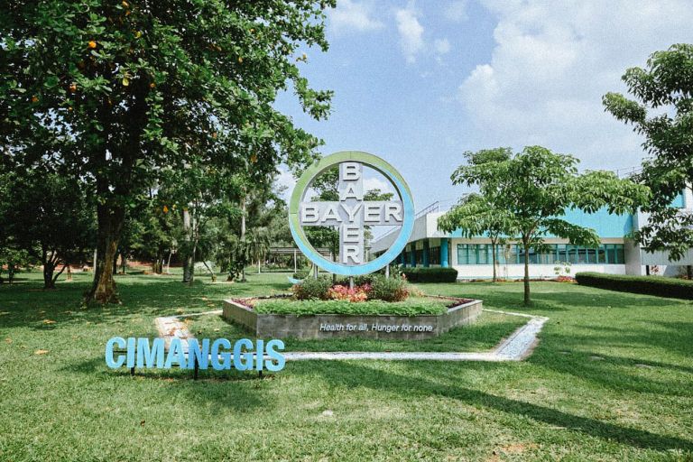 Pengaplikasian energi hijau di Bayer Supply Center Healthcare Cimanggis ini telah menyuplai 19% dari kebutuhan energi pabrik serta menurunkan jejak karbon lebih dari 2.000 metrik ton per tahun