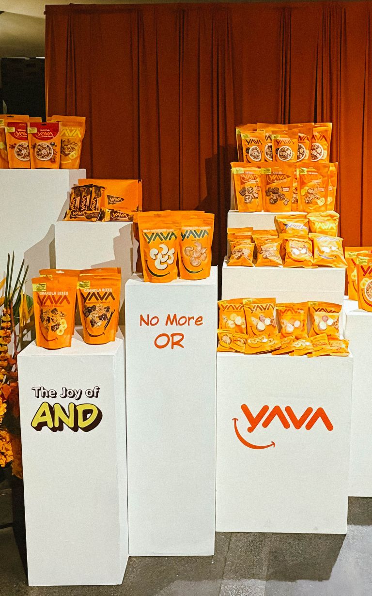 Strategi produk di balik YA'Bar adalah menghadirkan indulgensi fungsional yang menjawab kebutuhan konsumen urban dengan gaya hidup sibuk namun tetap peduli kesehatan