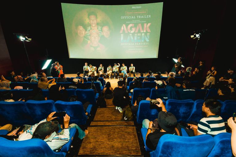 Film Agak Laen: Menyala Pantiku! akan mengisahkan perjalanan empat detektif bernama Bene, Boris, Jegel, dan Oki. Setelah berkali-kali gagal menjalankan misi, mereka diberi satu kesempatan terakhir untuk membuktikan kemampuan