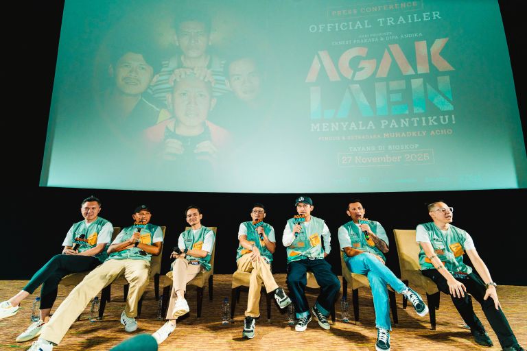 Selain menampilkan Bene Dion, Boris Bokir, Indra Jegel, dan Oki Rengga sebagai pemeran utama, unsur komedi dalam film Agak Laen: Menyala Pantiku! diperkuat oleh sejumlah komika selain seperti Gita Bhebhita, Boah Sartika, dan Priska Baru Segu