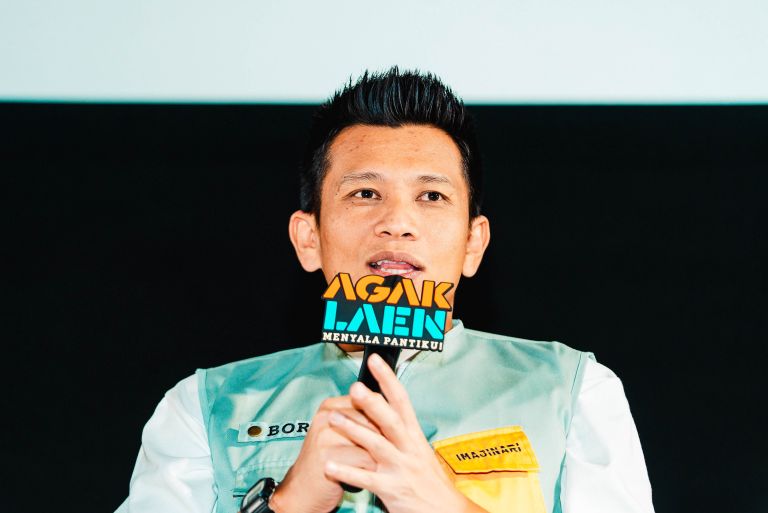 Komika Boris Bokir sebagai salah satu pemeran dalam film Agak Laen: Menyala Pantiku!