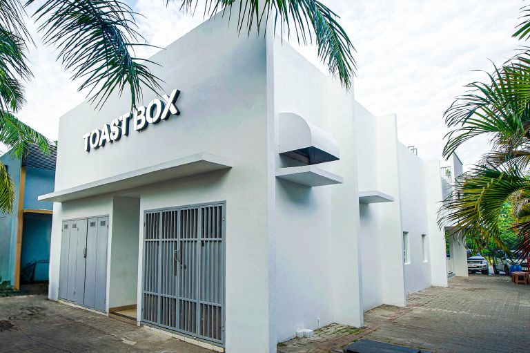 Gerai Toast Box Indonesia di Rest Area Km 57 di Tol Jakarta Cikampek. Pembukaan gerai Toast Box Indonesia di Rest Area Km 57 ini menandai gerai pertama di bawah naungan MAP Boga Adiperkasa.