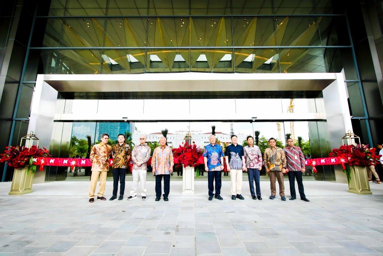 Founder dan Owner Agung Sedayu Group, Sugianto Kusuma atau yang lebih dikenal dengan nama Aguan, menghadiri peresmian K Mall at Menara Jakarta pada Selasa (11/11/2025)