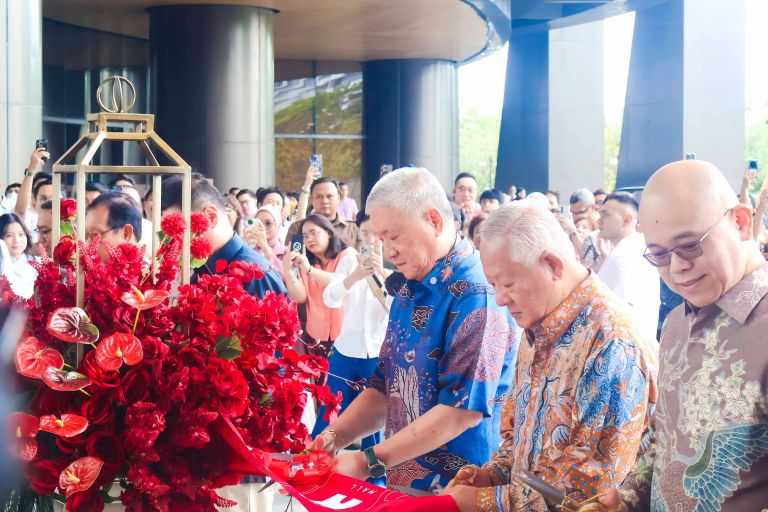 K Mall berlokasi di kawasan Menara Jakarta Kemayoran dan terintegrasi dengan ekosistem yang mencakup kondominium, apartemen, hotel, serta perkantoran premium